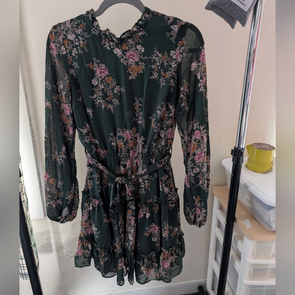 Green floral long sleeve dress size small